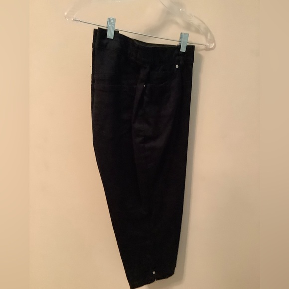 Catherine’s Sateen Stretch black Capris 4 pockets 2 front 2 back 16W NWOT - Picture 1 of 3